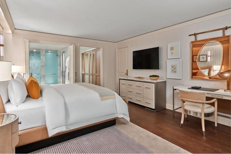 St Regis - King Apartment *